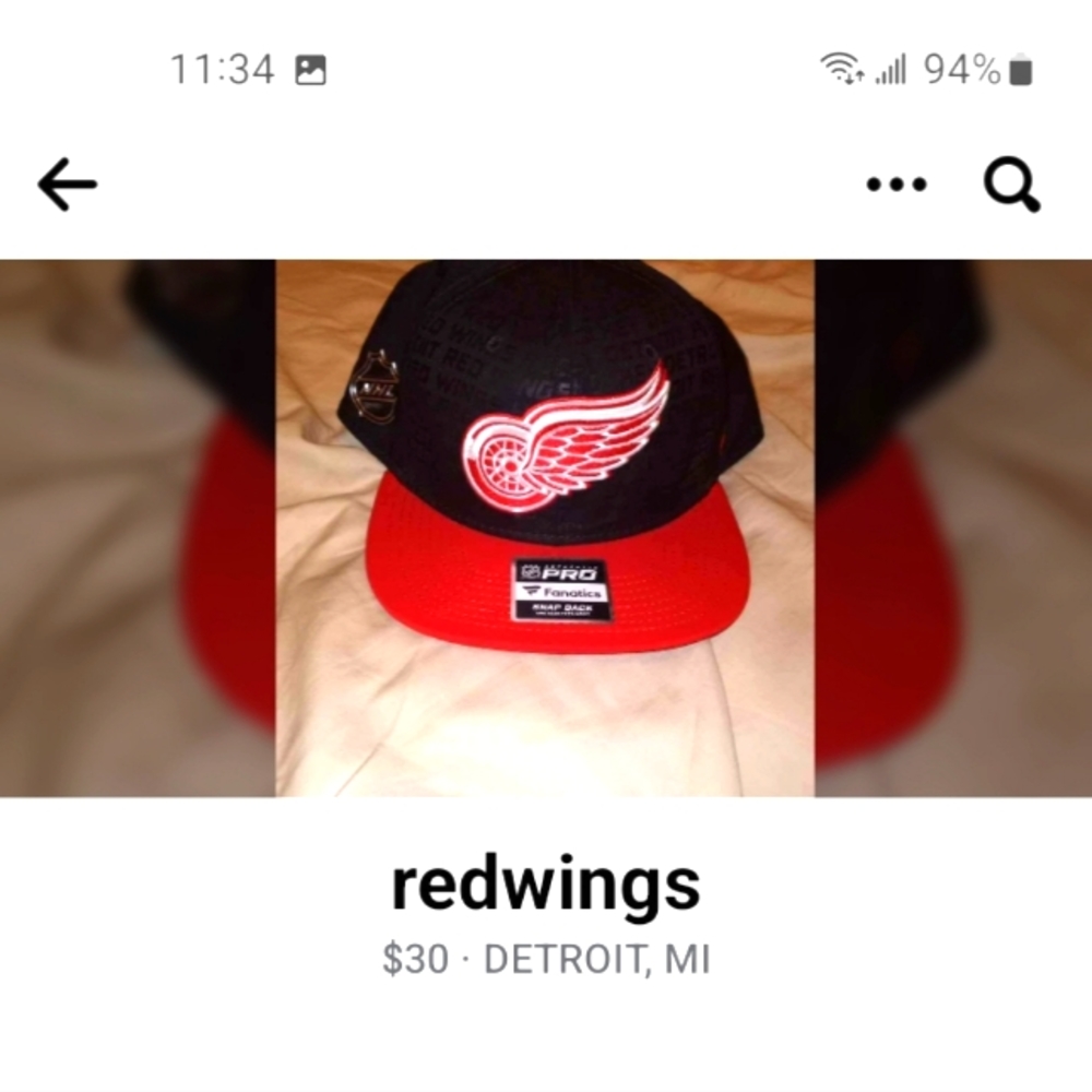 Red wings snapback